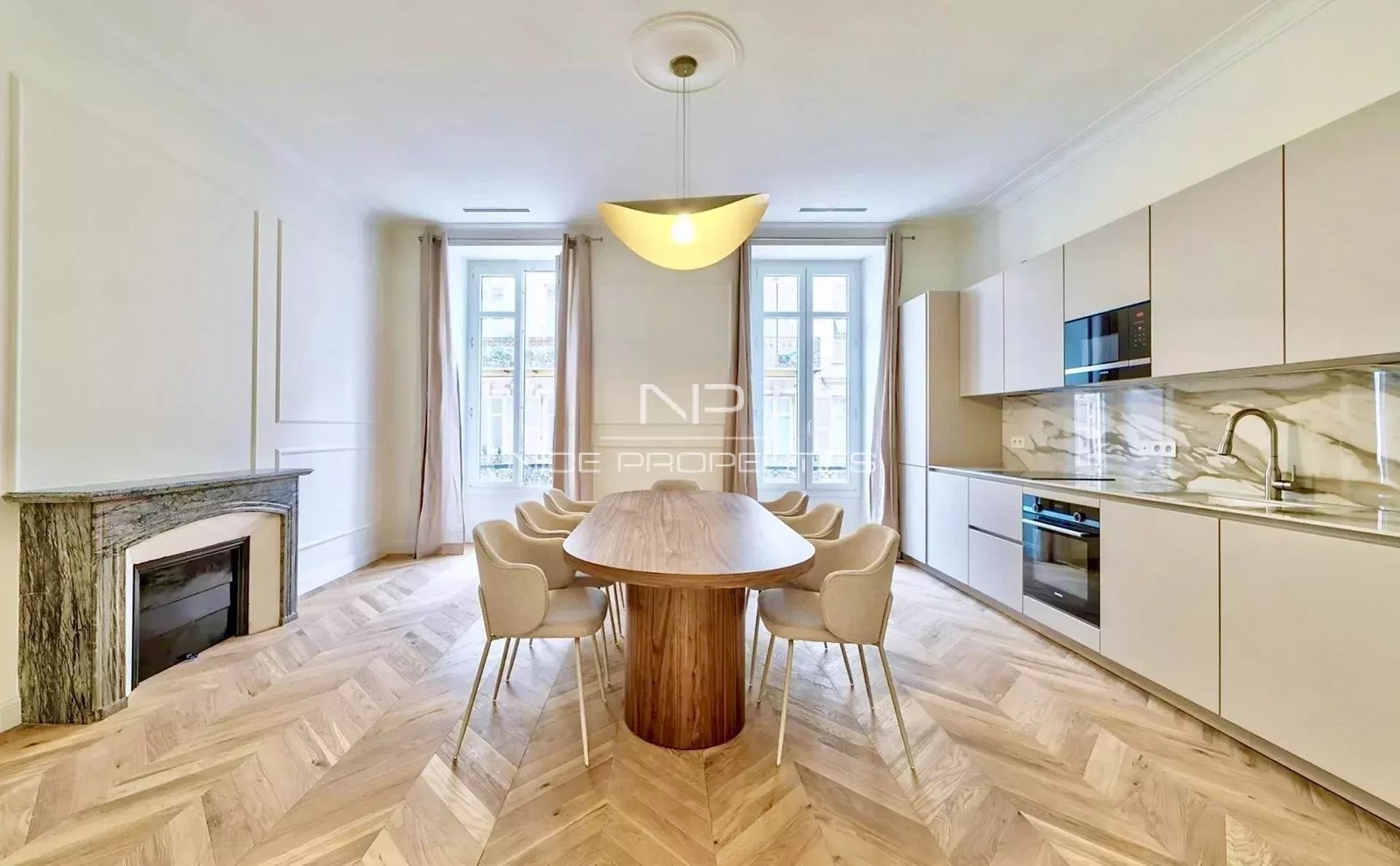 Property photo in Carre d'Argent