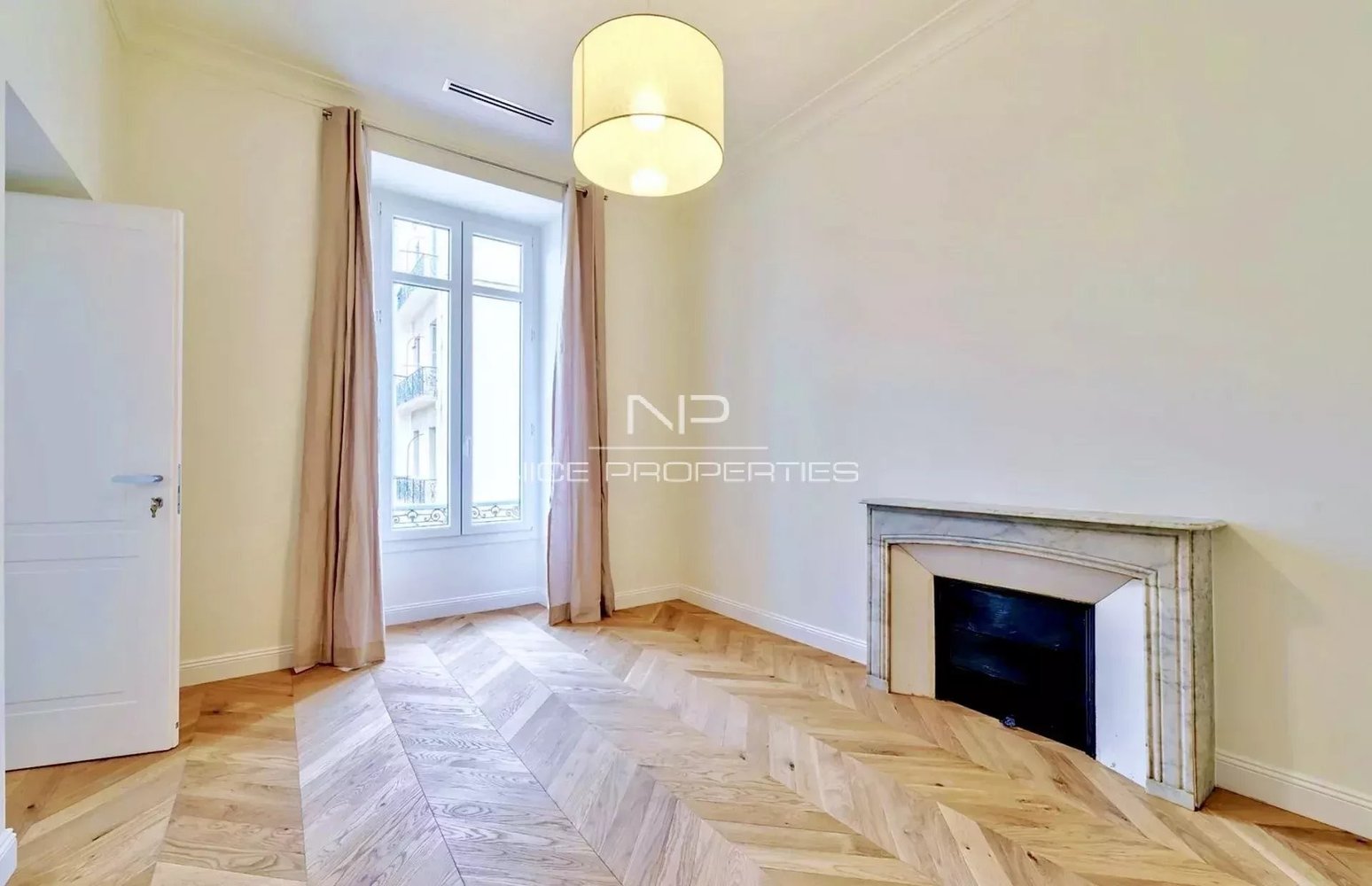 Property photo in Carre d'Argent