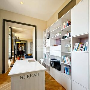 Property in Carre d'Argent