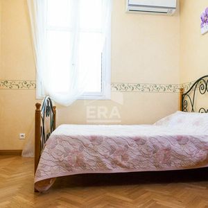 Property in Carre d'Or