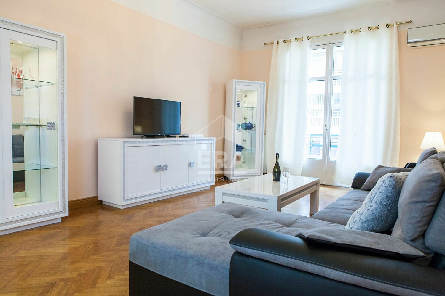 Property photo in Carre d'Or