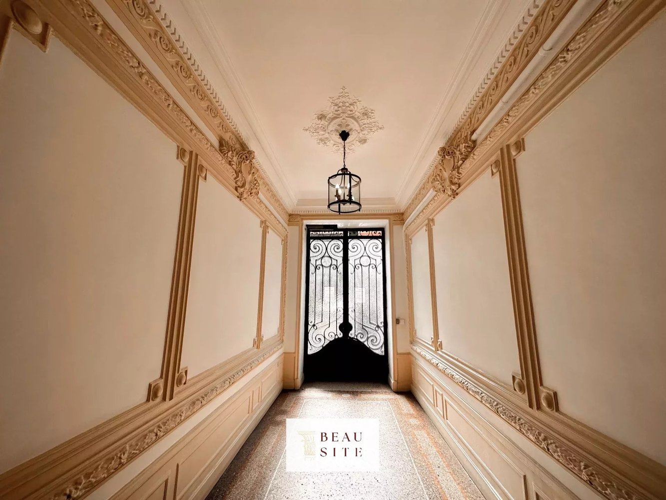 Property photo in Carre d'Or