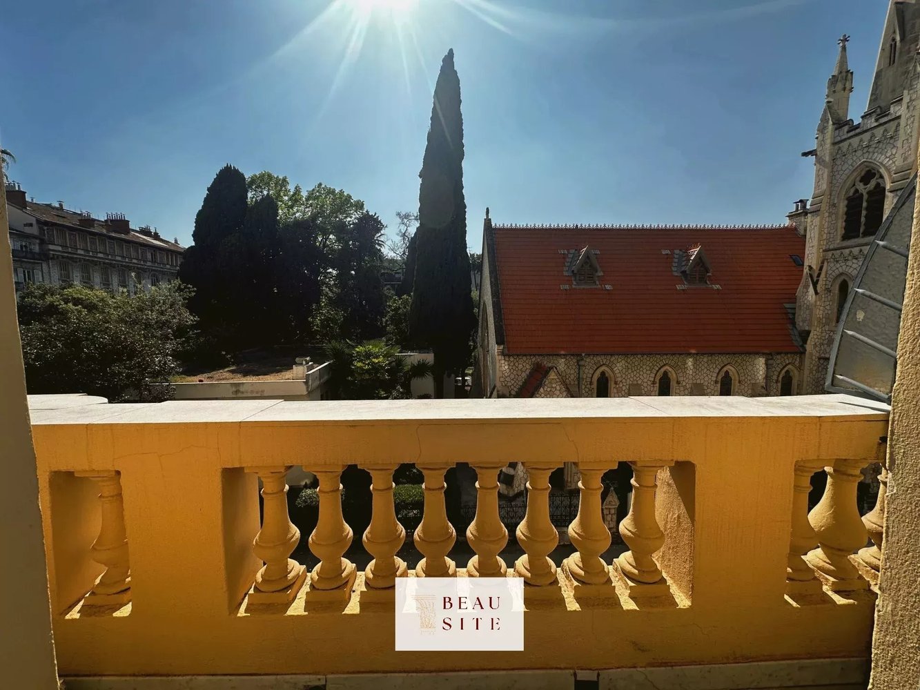 Property photo in Carre d'Or