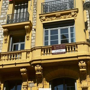 Property in Carre d'Or