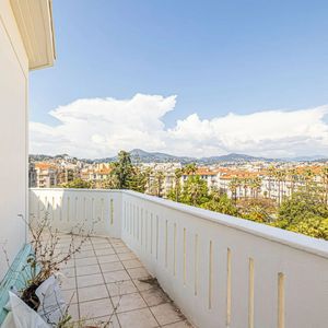 Property in Carre d'Or