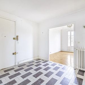 Property in Carre d'Or