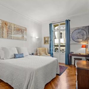 Property in Carre d'Or