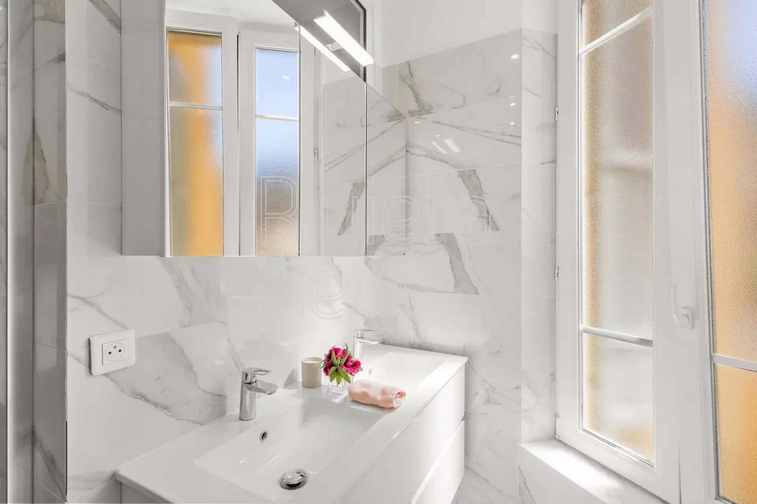 Property photo in Carre d'Or