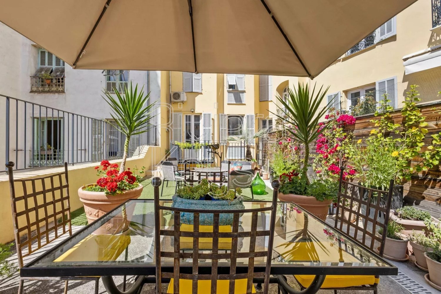 Property photo in Carre d'Or