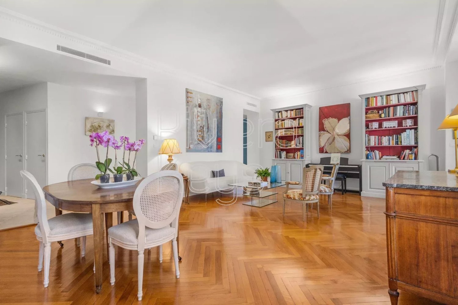 Property photo in Carre d'Or