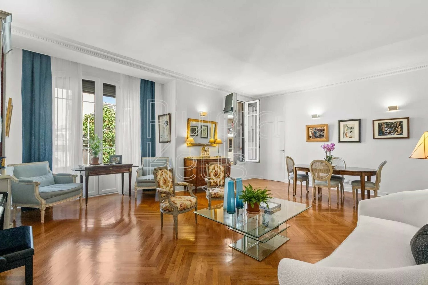 Property photo in Carre d'Or