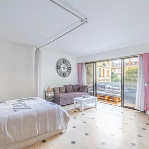 Property in Carre d'Or