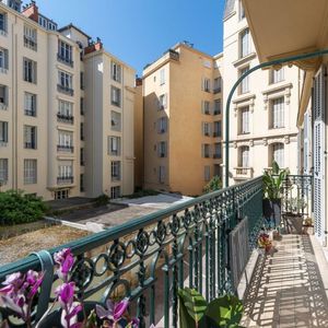 Property in Carre d'Or