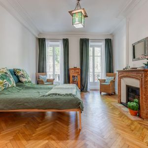 Property in Carre d'Or