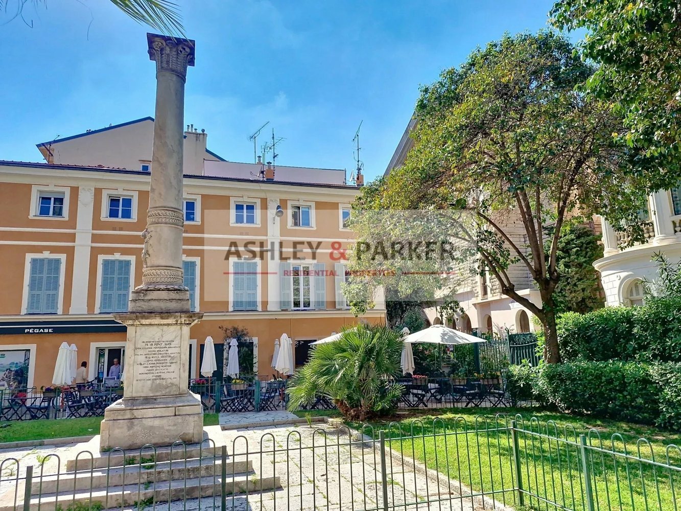 Property photo in Carre d'Or