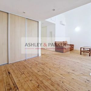 Property in Carre d'Or