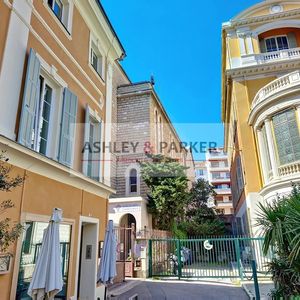 Property in Carre d'Or