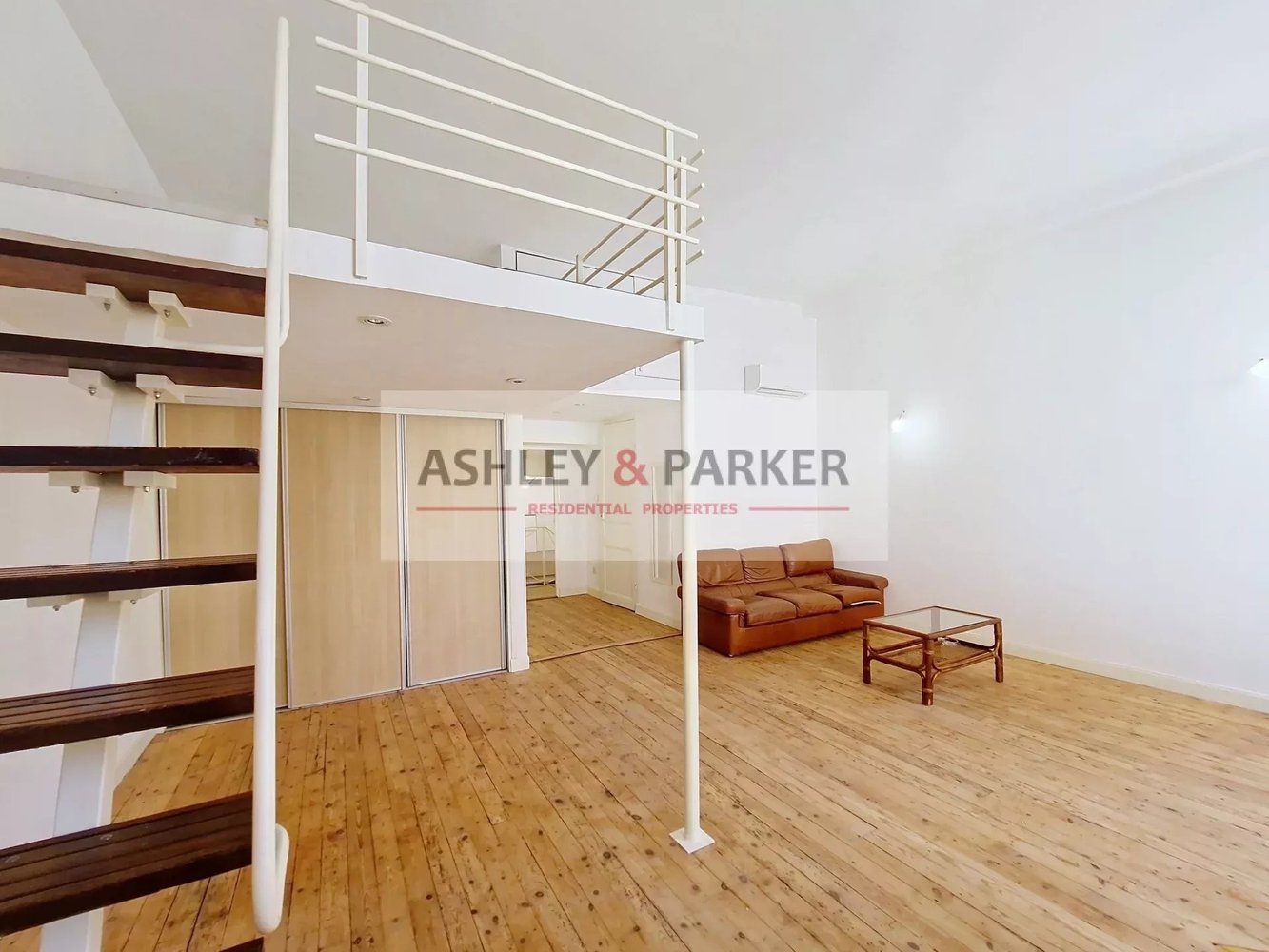 Property photo in Carre d'Or