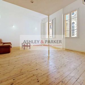 Property in Carre d'Or