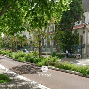 Property in Carre d'Or