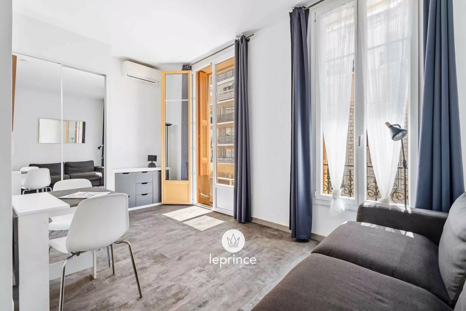 Property photo in Carre d'Or