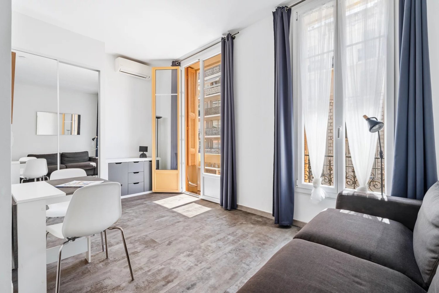 Property photo in Carre d'Or