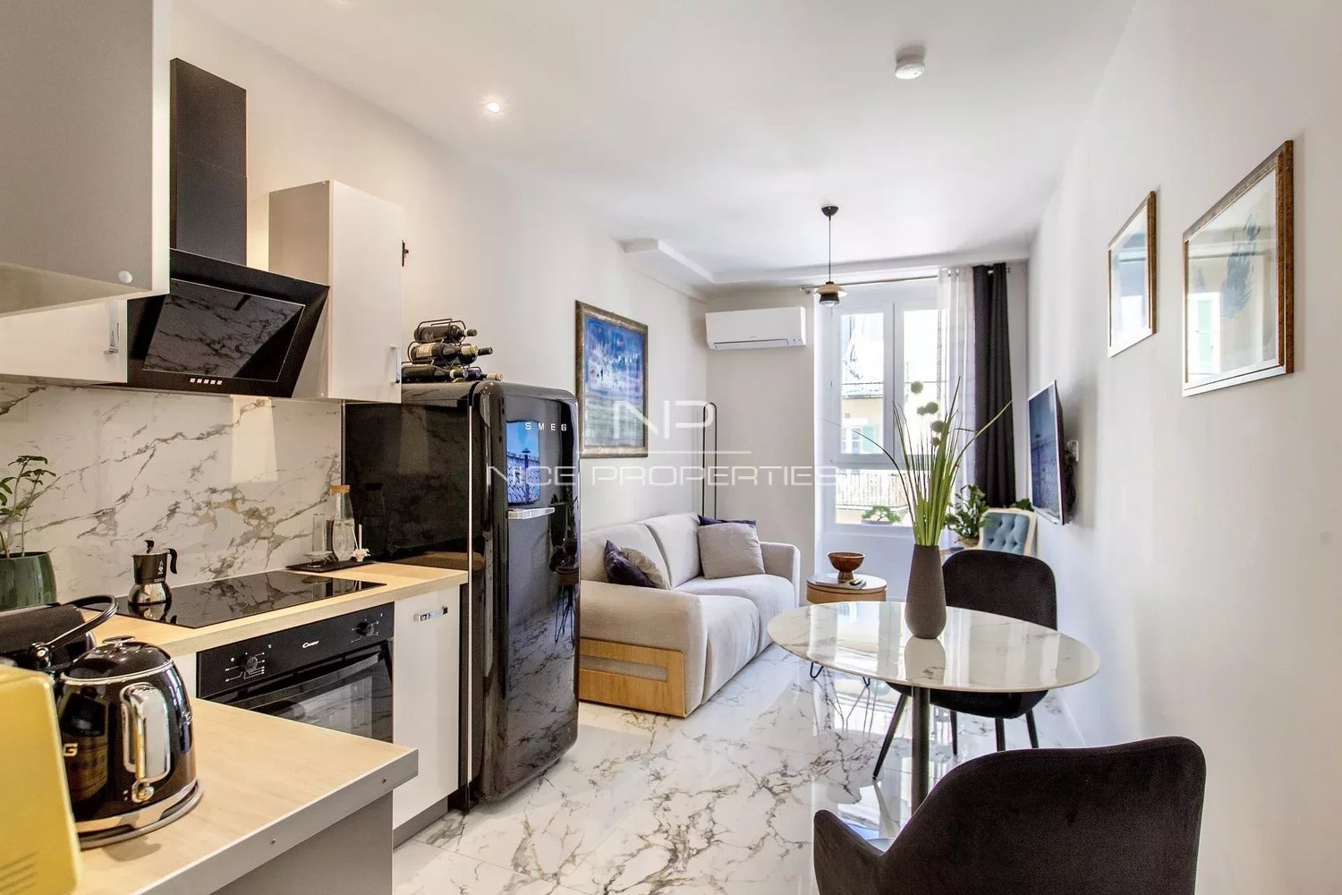 Property photo in Carre d'Or