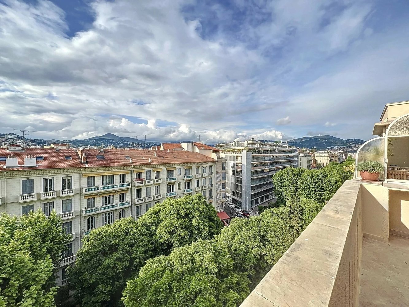 Property photo in Carre d'Or