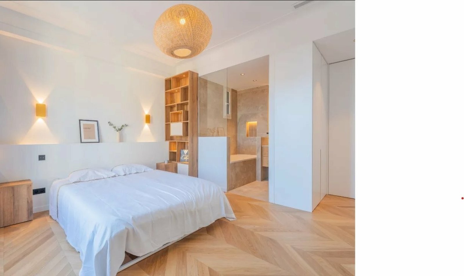 Property photo in Carre d'Or