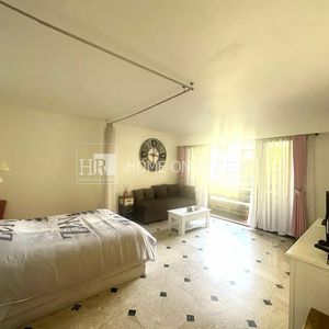 Property in Carre d'Or