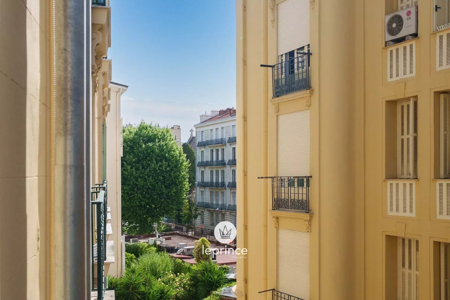 Property photo in Carre d'Or