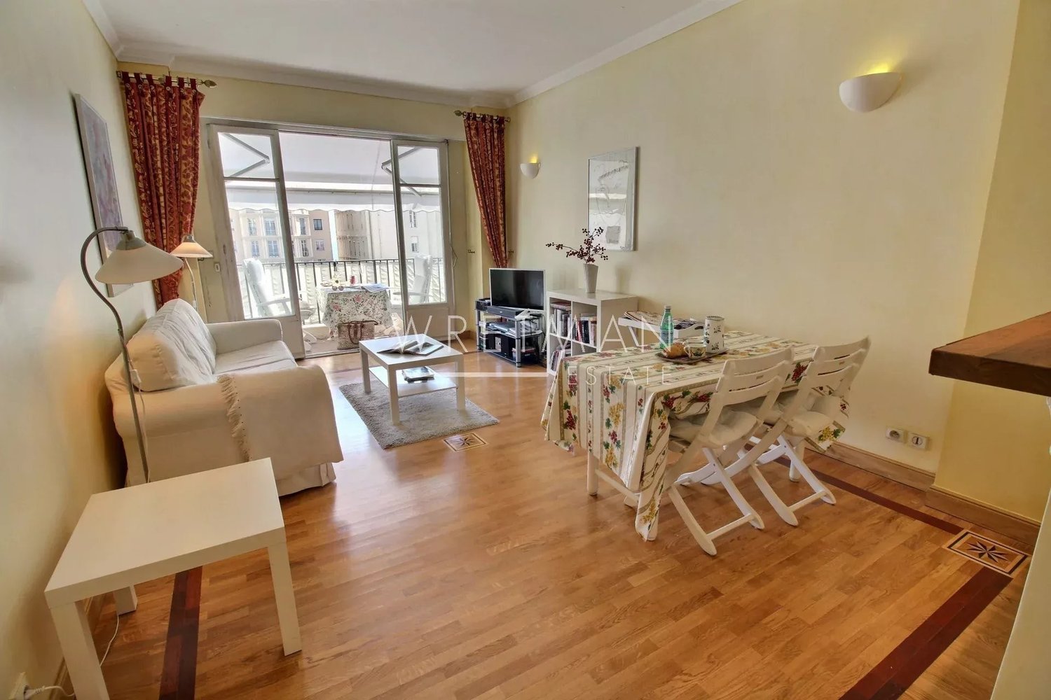 Property photo in Carre d'Or