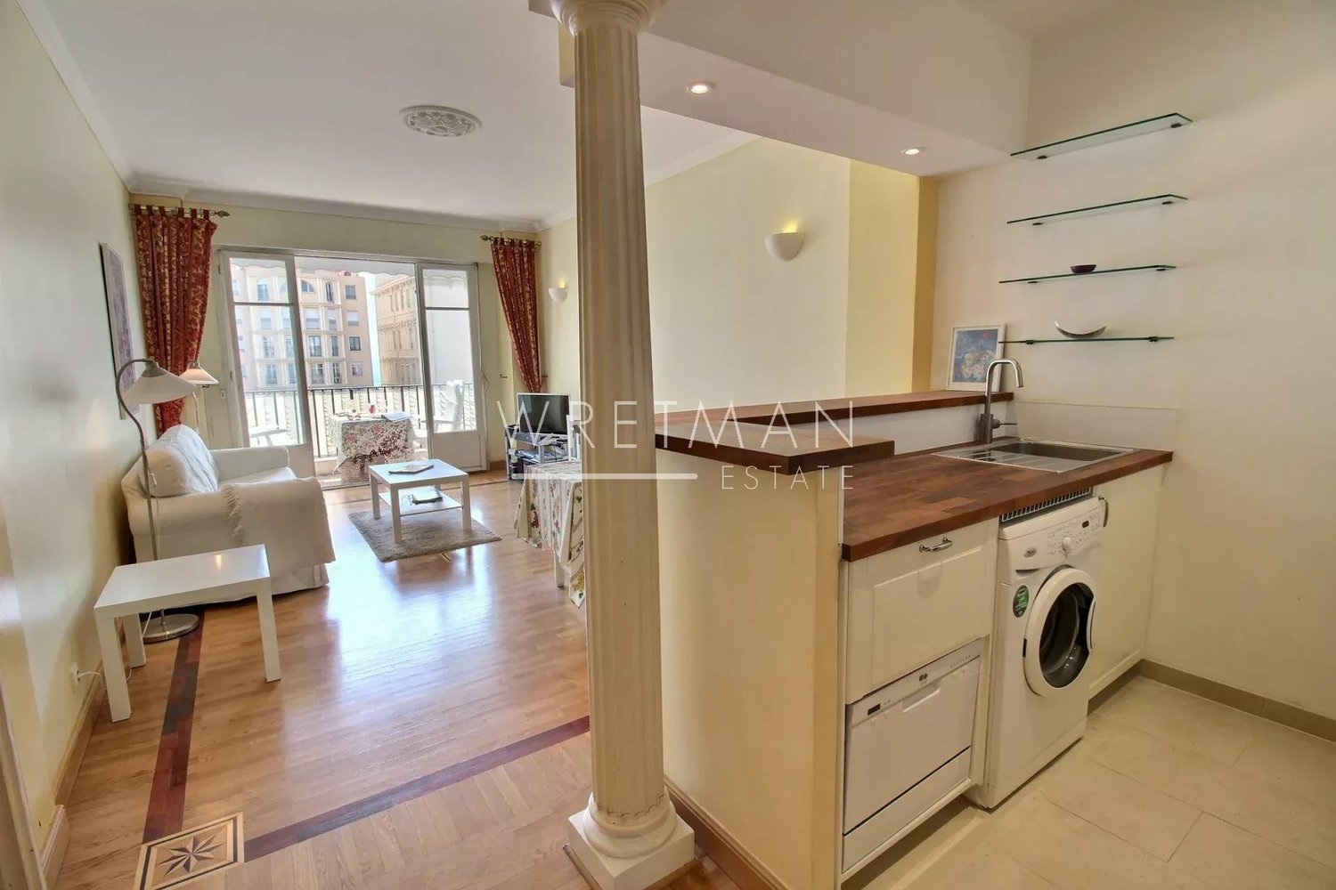 Property photo in Carre d'Or