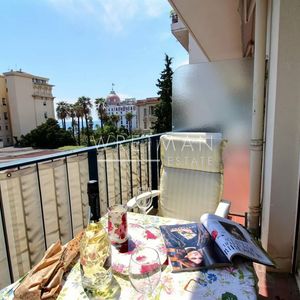 Property in Carre d'Or