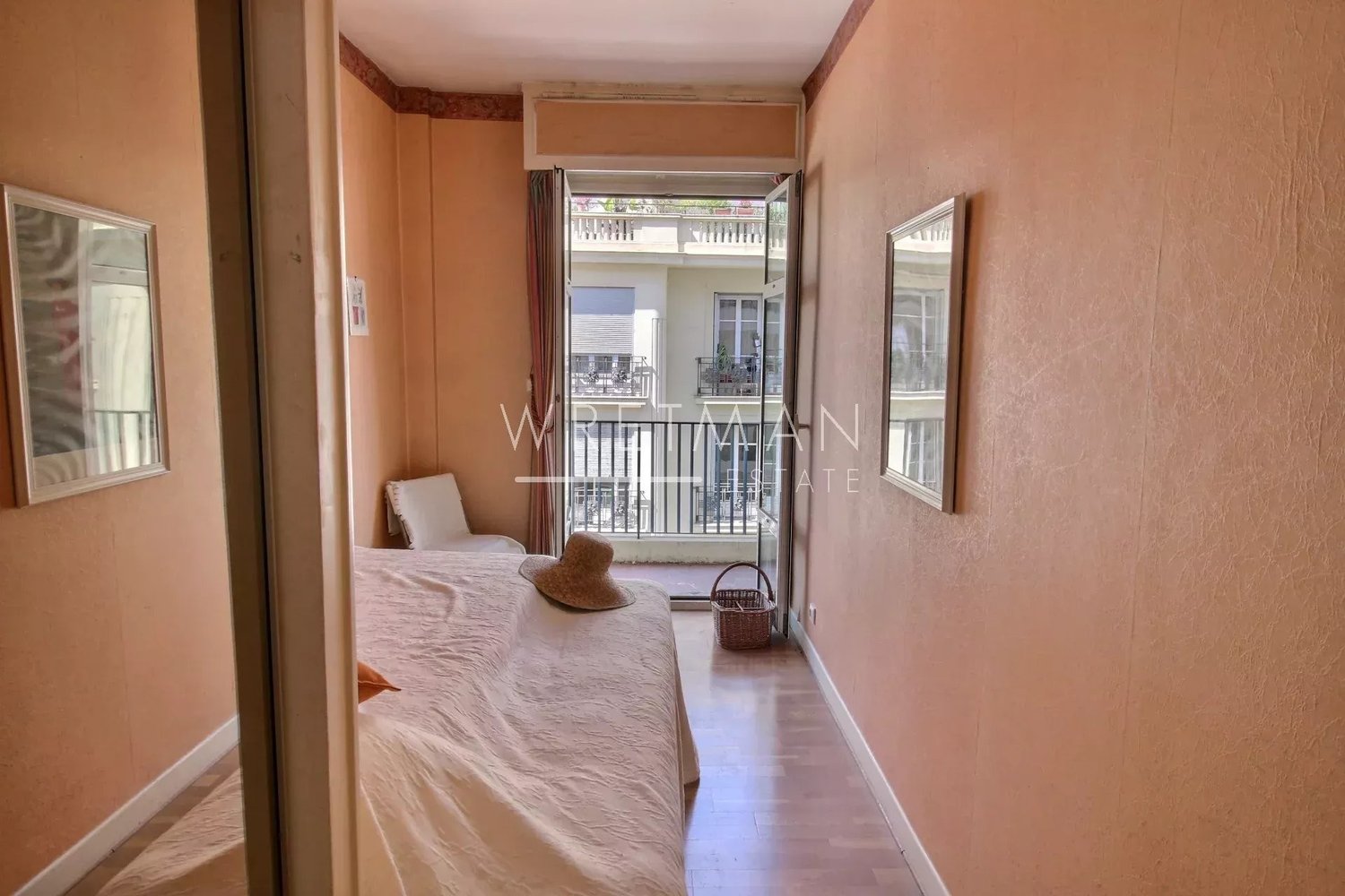 Property photo in Carre d'Or