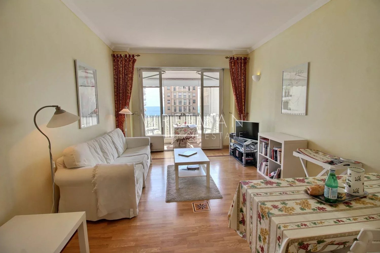 Property photo in Carre d'Or