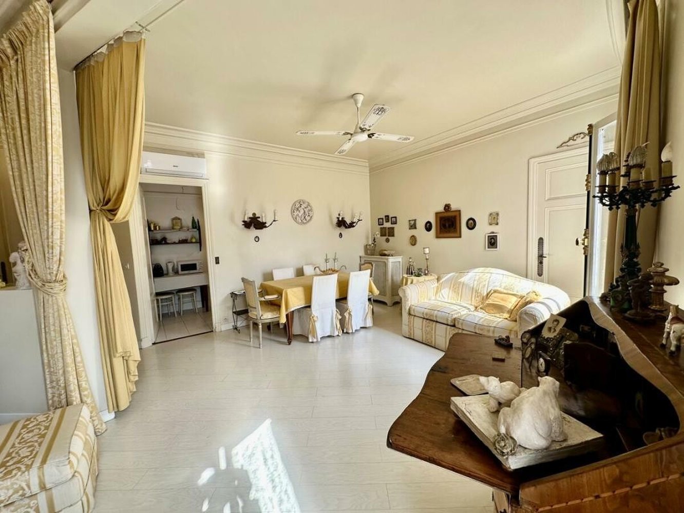 Property photo in Carre d'Or