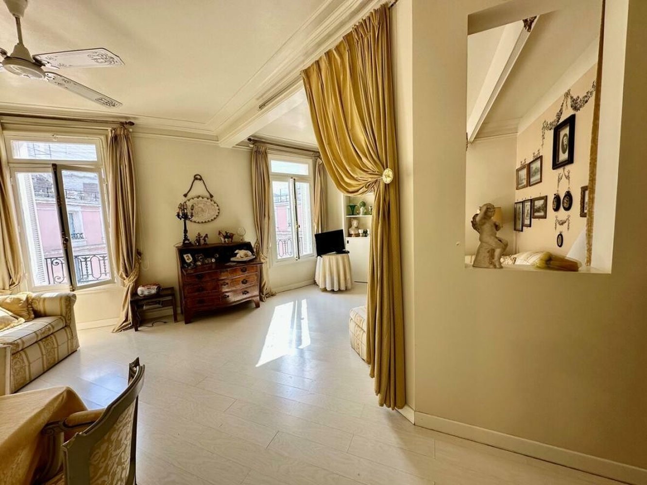 Property photo in Carre d'Or