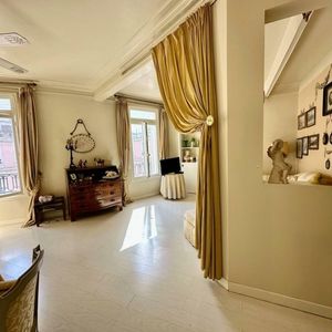 Property in Carre d'Or