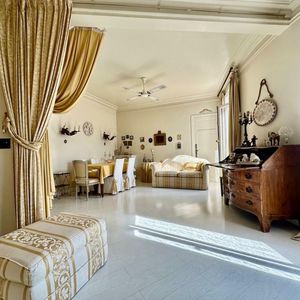 Property in Carre d'Or