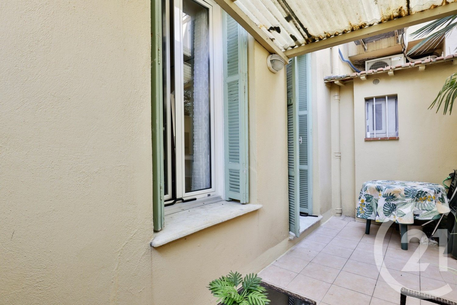 Property photo in Carre d'Or