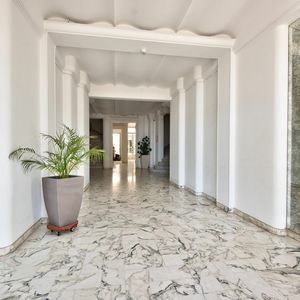 Property in Carre d'Or