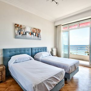 Property in Carre d'Or