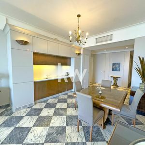 Property in Carre d'Or