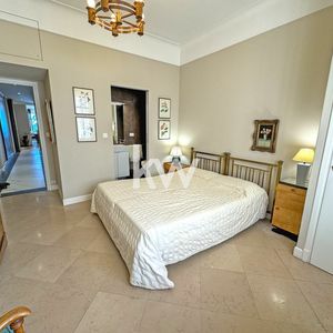 Property in Carre d'Or