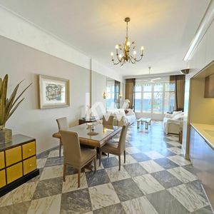 Property in Carre d'Or