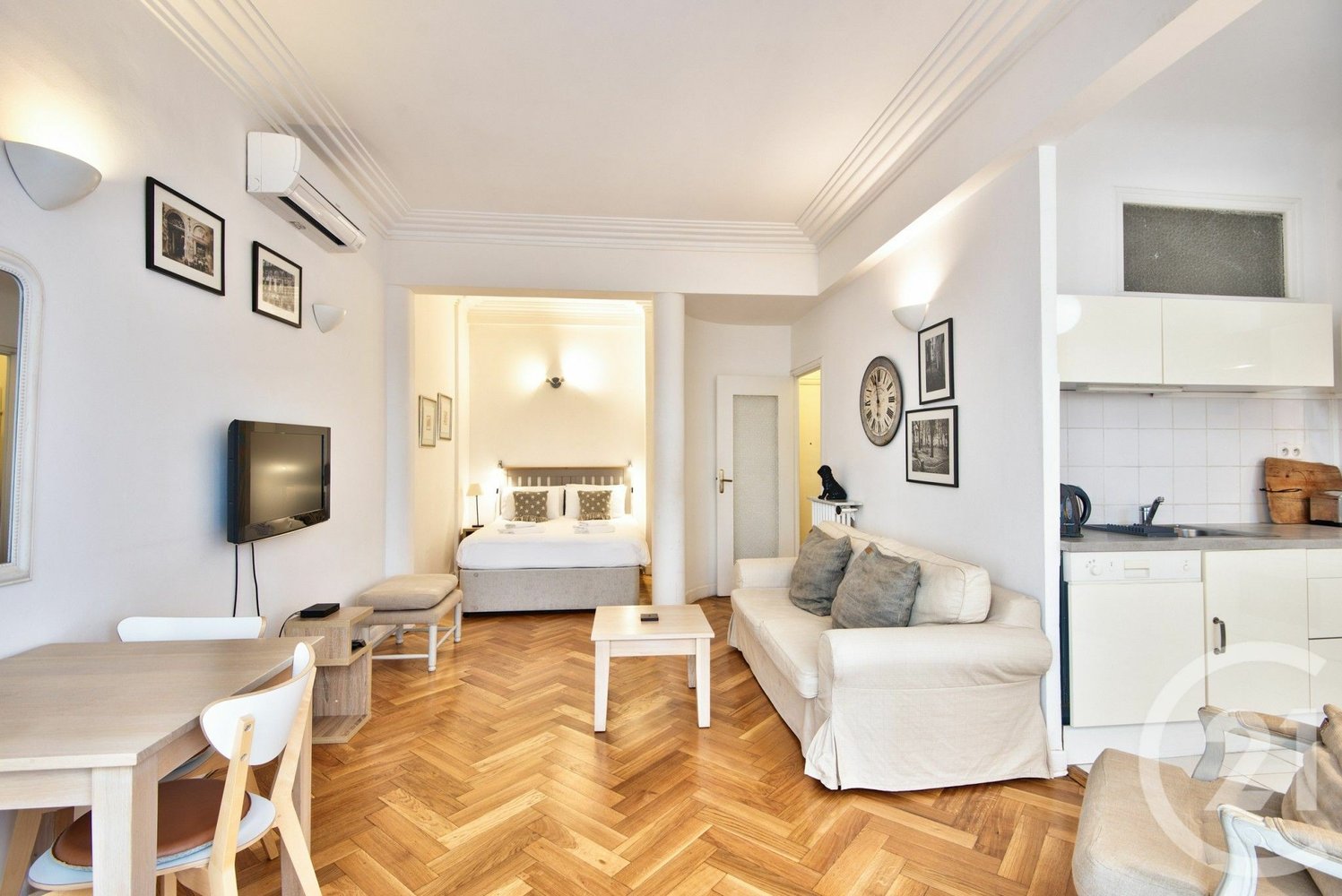 Property photo in Carre d'Or