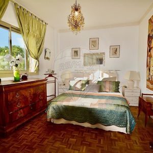 Property in Carre d'Or