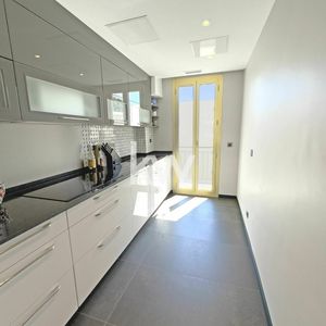 Property in Carre d'Or