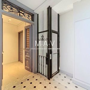 Property in Carre d'Or